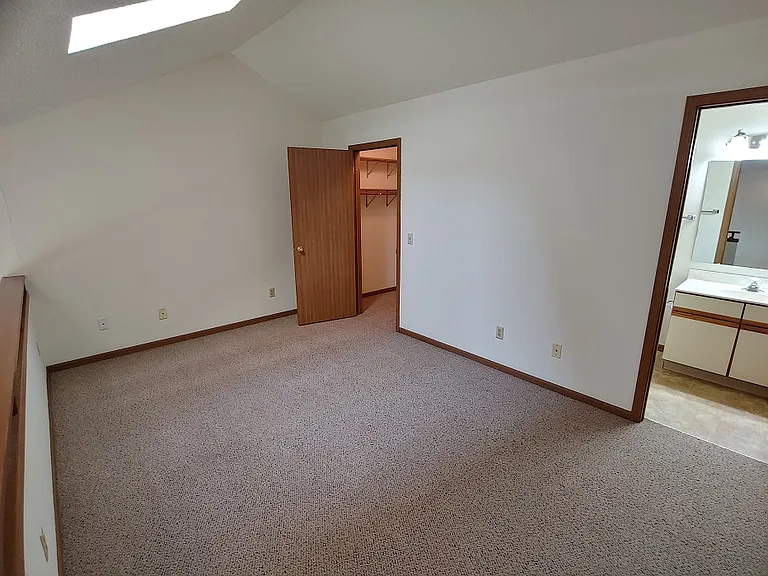 Woodfield Apartments — Photo 10