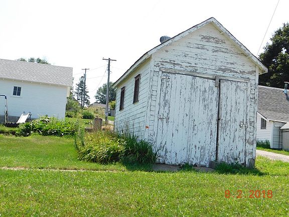 2nd image of 410 Oak St