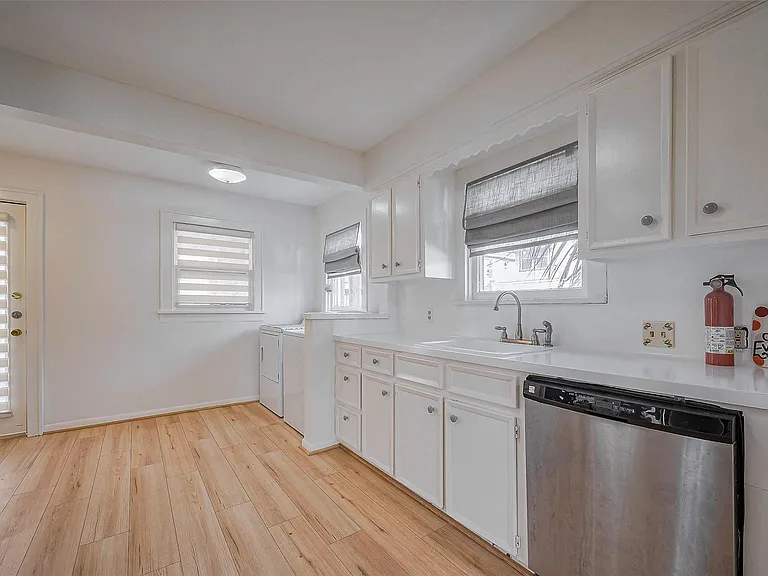 1614 Ridgewood St — Photo 11