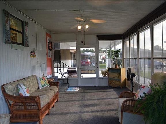 4th image of 677 Lori Dr