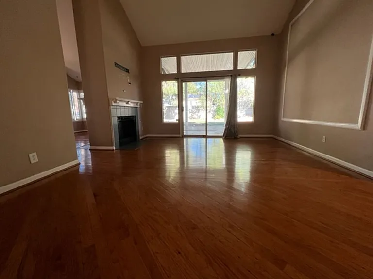 20 Flagstone Ct — Photo 3
