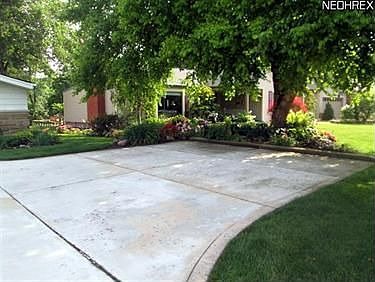 3rd image of 22470 Hilliard Blvd