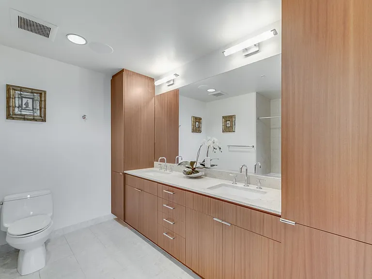 38 N Almaden Blvd #2023 — Photo 8