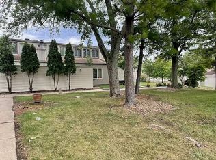 6831 N Frostwood Pkwy #F-82, Peoria, IL 61615