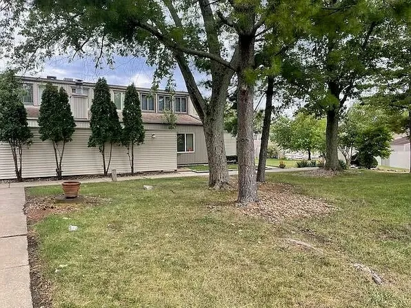 6831 N Frostwood Pkwy #F-82, Peoria, IL 61615