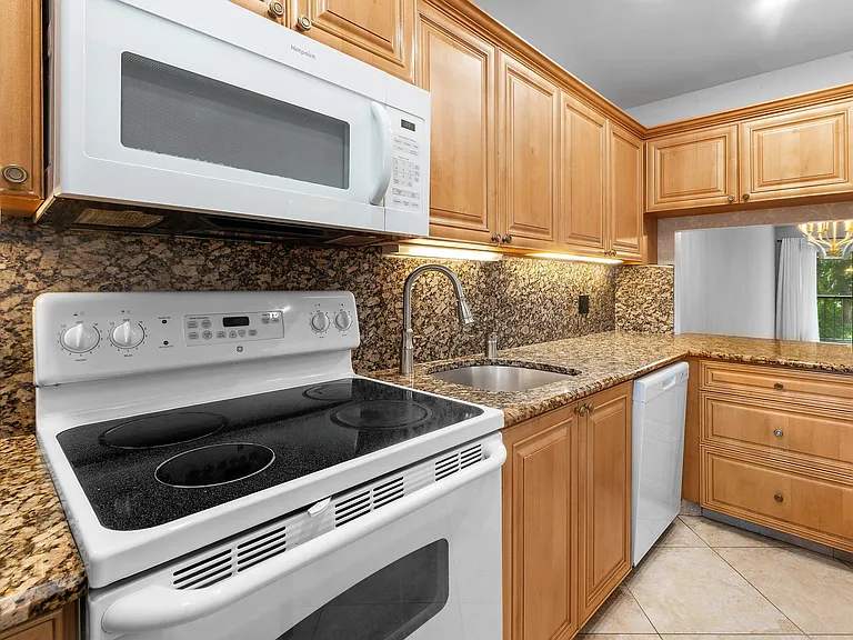 3605 S Ocean Blvd — Photo 7