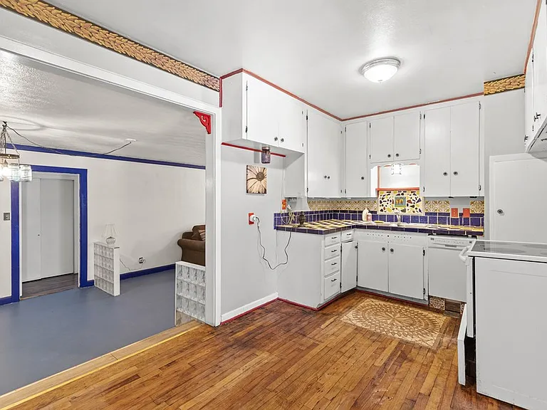 704 S Avenue C — Photo 6