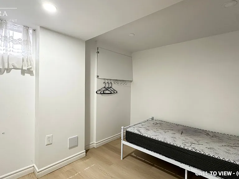 37 Pixley Cres #2 — Photo 10