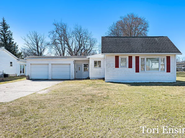 609 E Summit St, Greenville, MI 48838