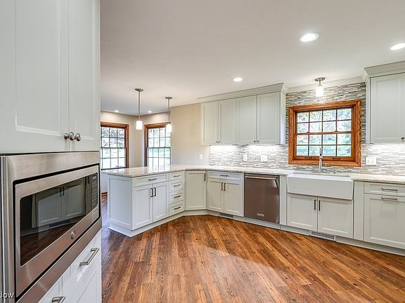 4th image of 388 Crawford Cir
