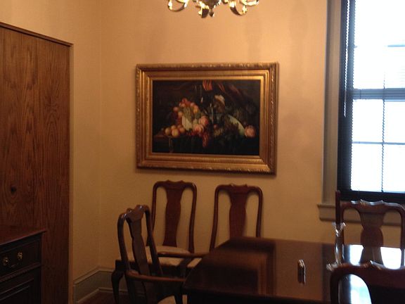 Dining area off kitchen