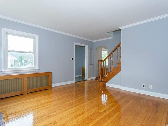 3rd image of 1647 Jasmine Ave
