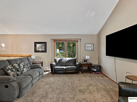 3rd image of 12668 Crown Point Ave