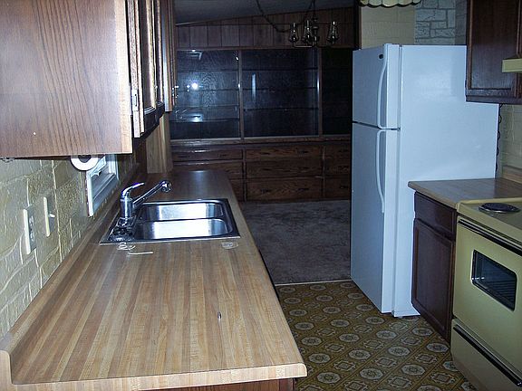 5th image of 123 E 1st St