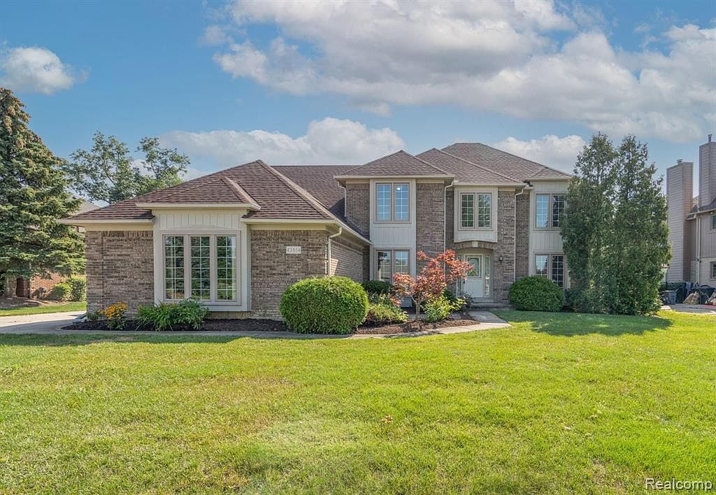 43514 Pond View Dr, Sterling Heights, MI 48314 Zillow