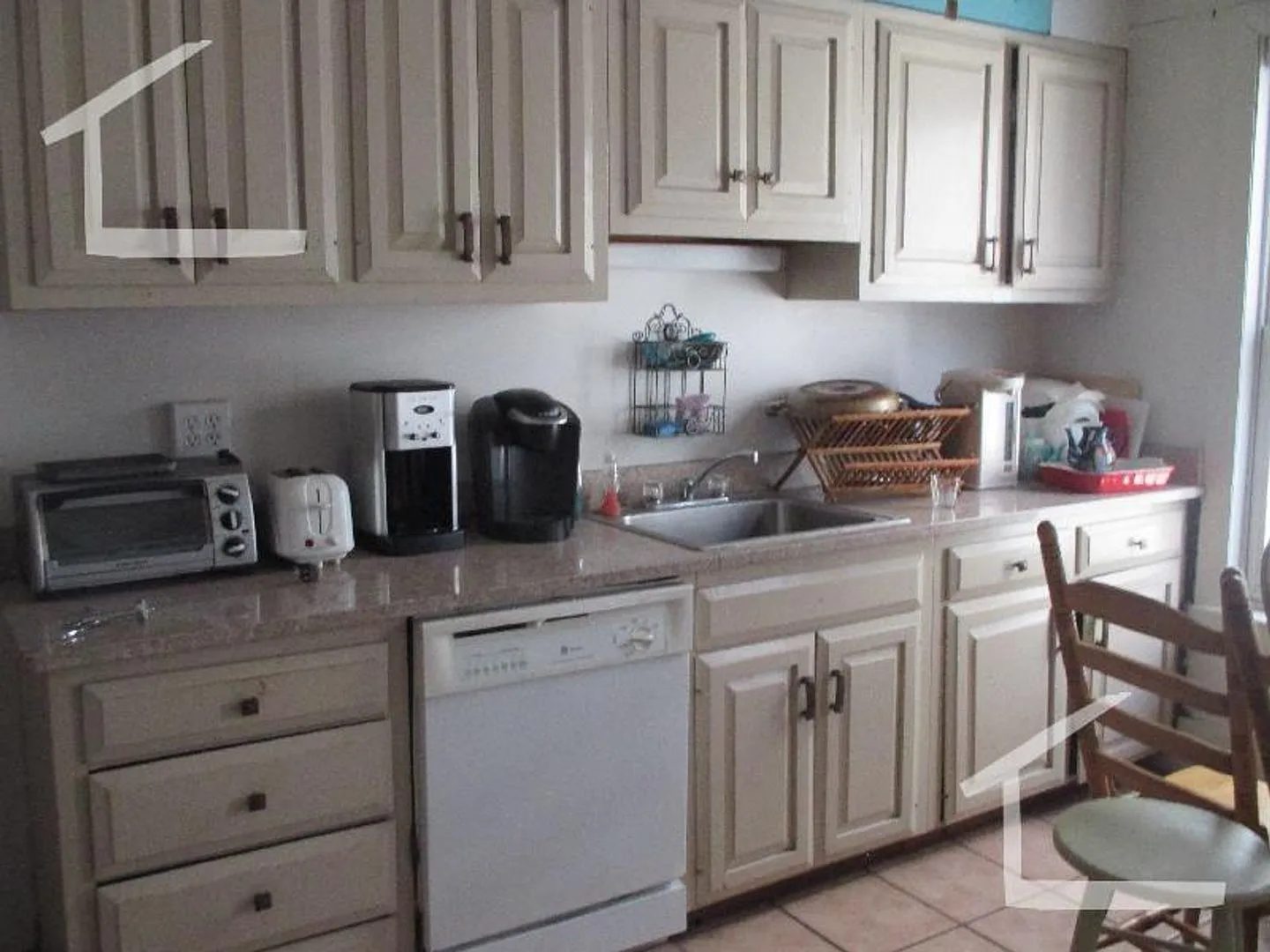 Large Apartment in Allston Central Location, Gas, Heat, Hot Water Included, Eat-in Kitchen, Laund... — Photo 2