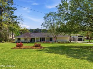 376 W Lake Rd, Hattiesburg, MS 39402
