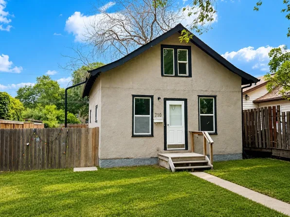 710 M Avenue S, Saskatoon, SK S7M 2L3