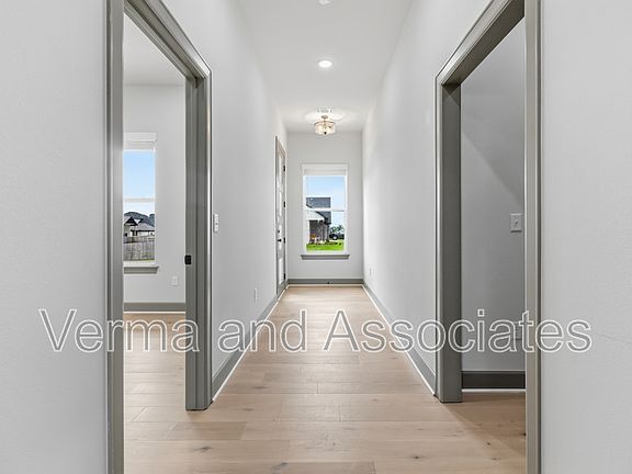 3rd image of 930 Trestle Ln