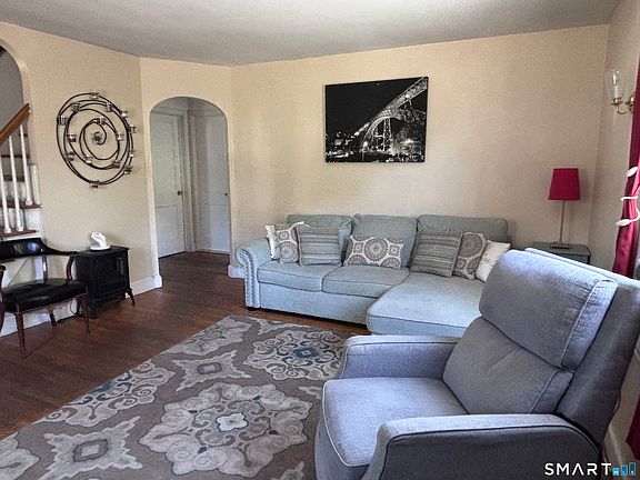 4th image of 421 Wakelee Avenue