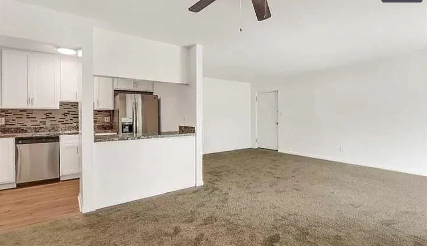 204 Cork Ln — Photo 4