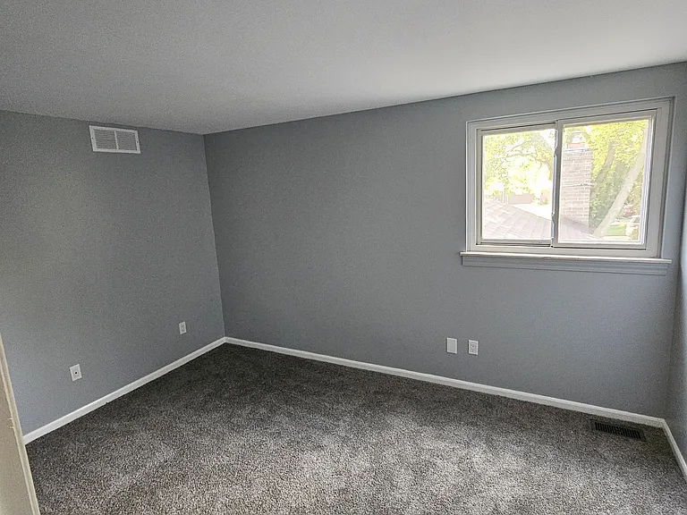 880 Dickson Ln — Photo 7