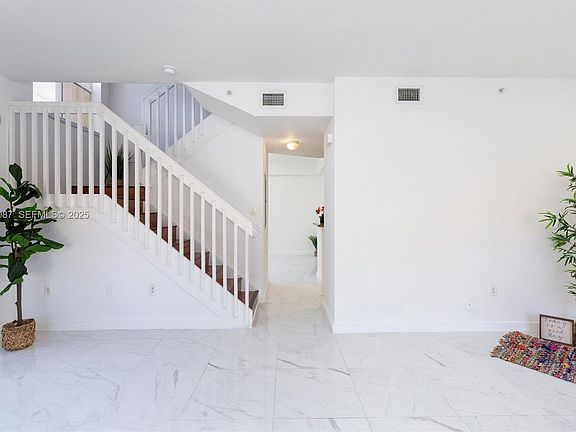 5th image of 1009 SW 144th Ave #2701