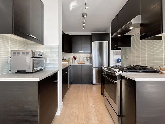 5th image of 4-74 48th Ave APT 22L