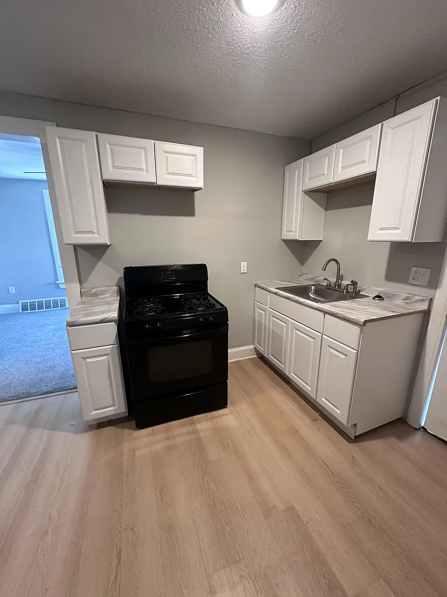 Building Photo - 4520 Bush Ave #1