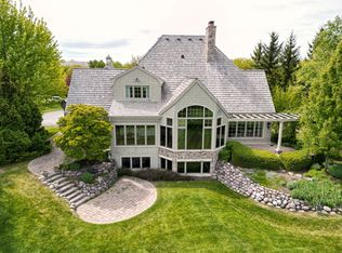11560 N Canterbury Dr, Mequon, WI 53092