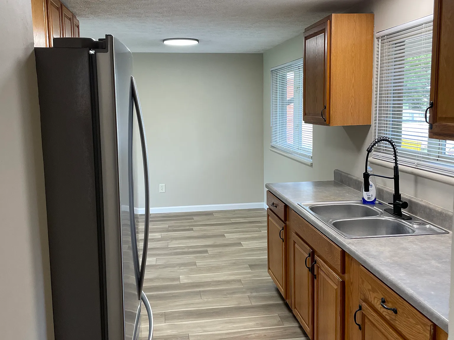 4 bed, 1404 sqft, $1,800 — Photo 2