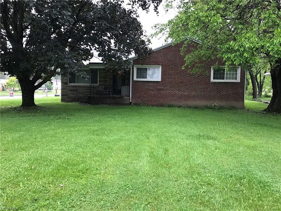 Primary Frontal View from Meridian Rd.  Covered Front Porch.