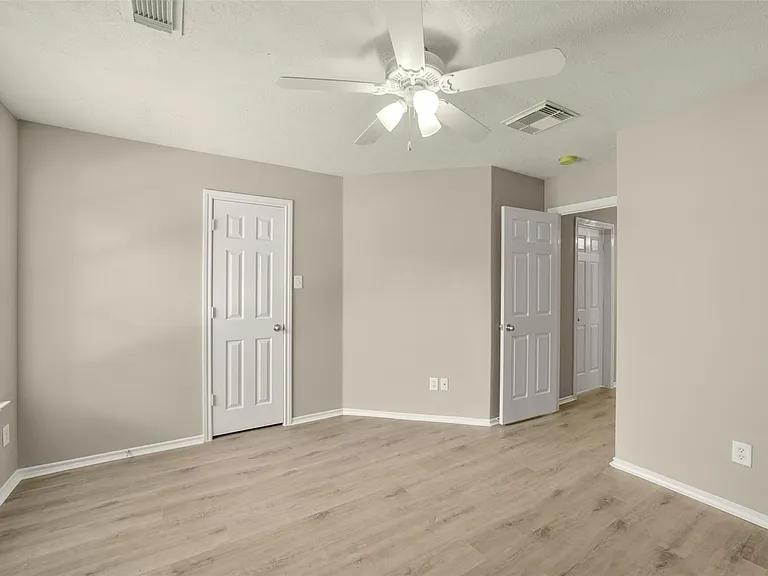 171 N Burberry Park Cir — Photo 29