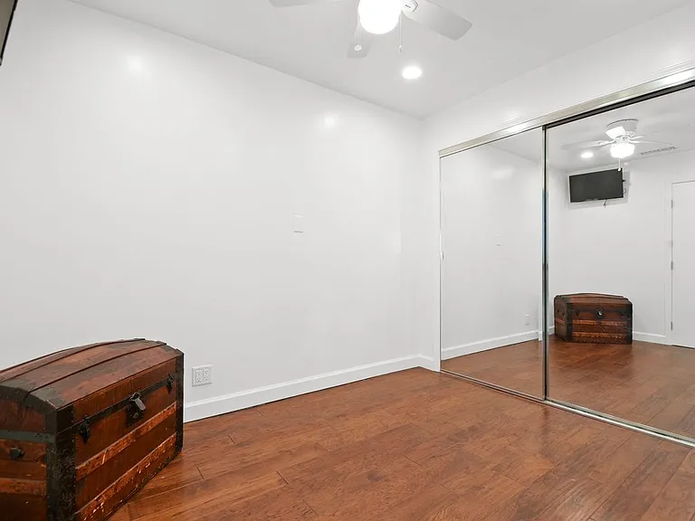 642 W Terrylynn Pl #A — Photo 13
