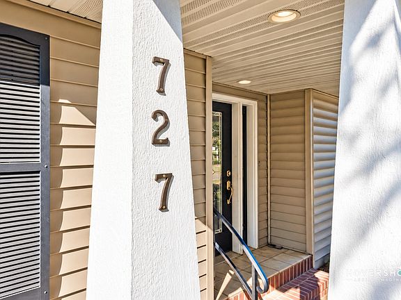 4th image of 727 Myrtle St