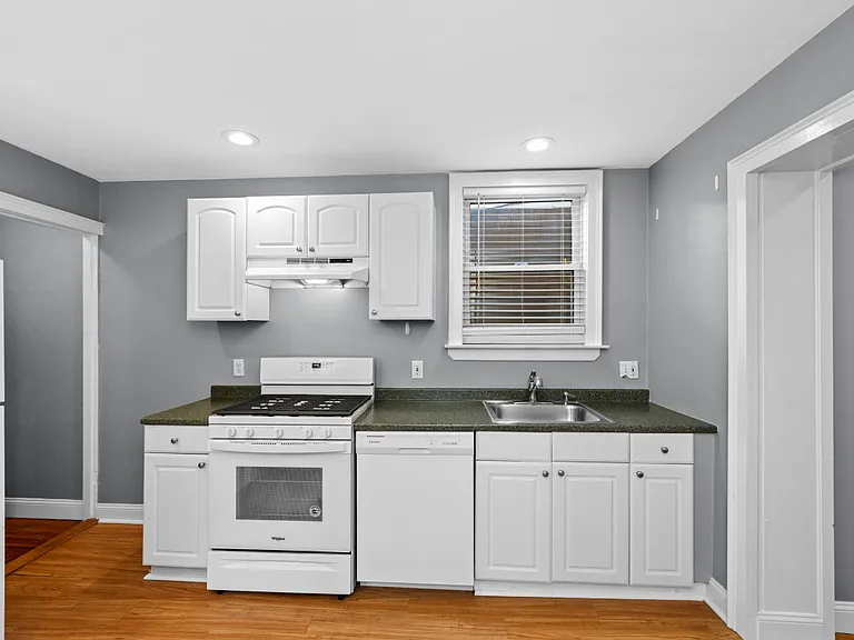 96 Elm St #3 — Photo 1