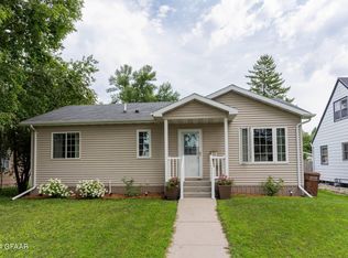 706 Central Ave NE, East Grand Forks, MN 56721