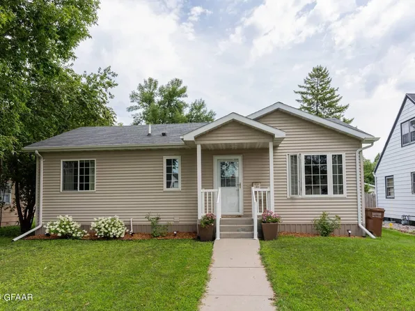 706 Central Ave NE, East Grand Forks, MN 56721