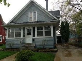 482 Ashland Ave, Elgin, IL 60123