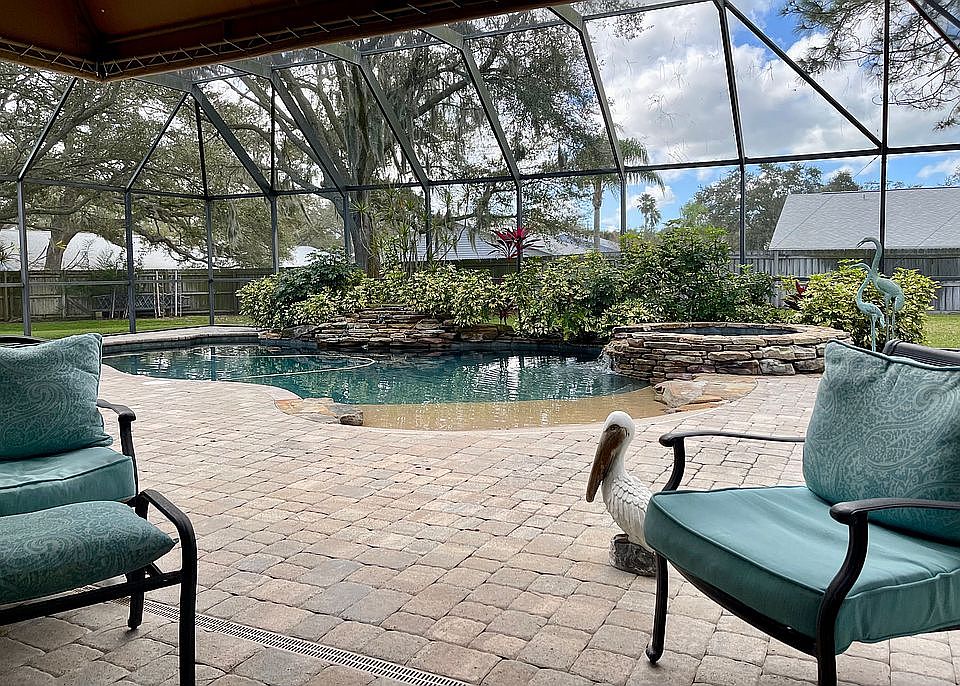 2nd image of 1070 Bluffs Cir