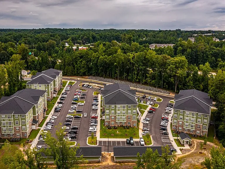 Foxwood Apartments — Photo 163