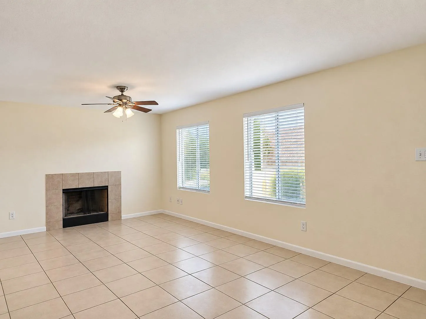 3 bed, 2.0 bath, 4224 sqft, $1,400 — Photo 2