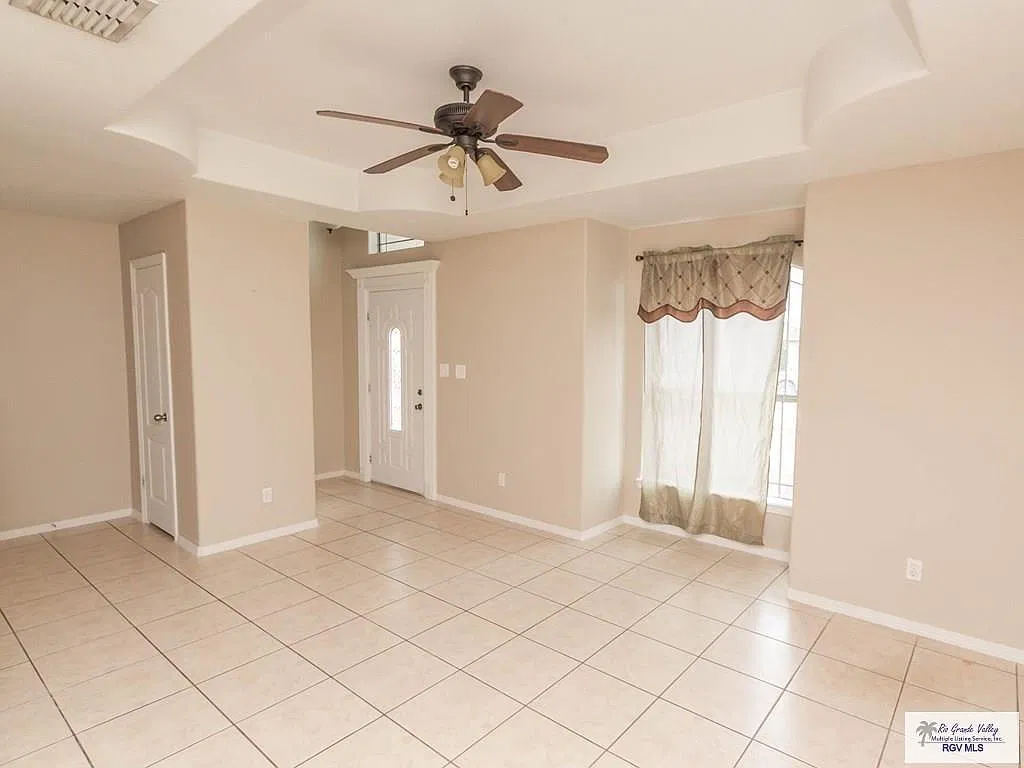 3 bed, 2.0 bath, 1114 sqft, $1,600 — Photo 2