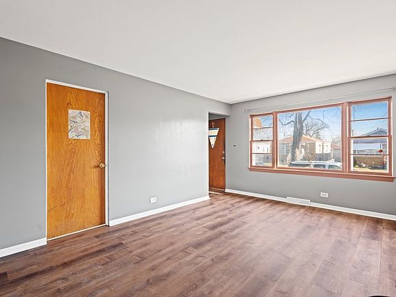 4th image of 3606 S 53rd Ct