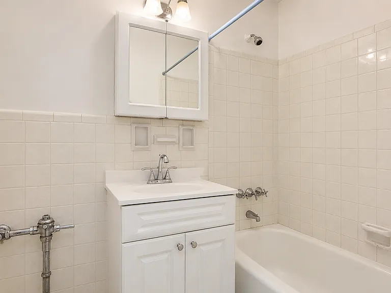 540 Ocean Pkwy #310 — Photo 8