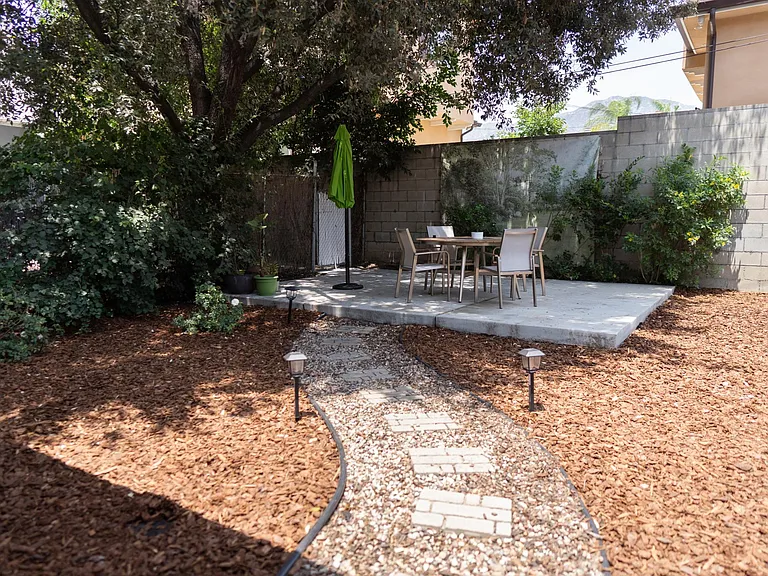 1058 Allen Ave — Photo 47