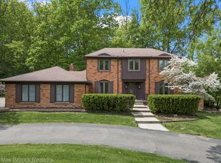4734 Hardwoods Dr, West Bloomfield, MI