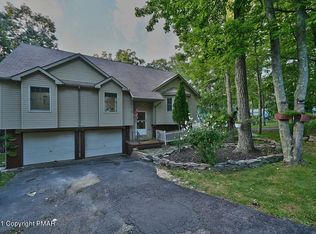 12418 Mountain Laurel Dr, East Stroudsburg, PA 18302
