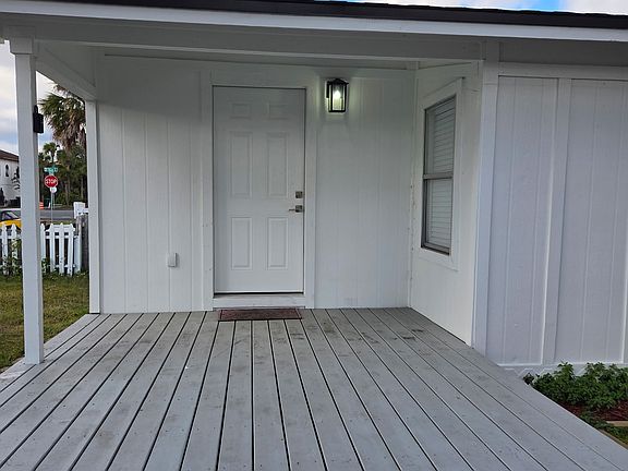 4th image of 221 5th Ave S