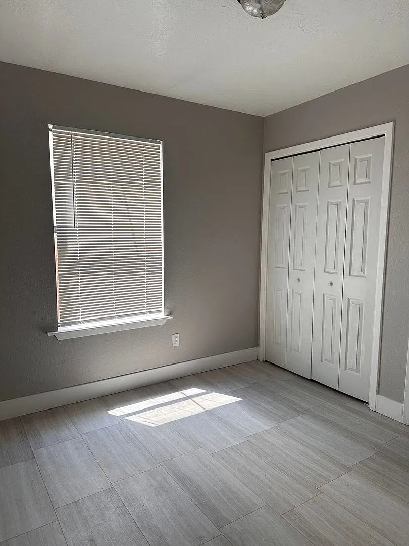 1518 West Calle Sur — Photo 2